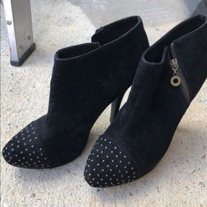 To dazzle studded boots